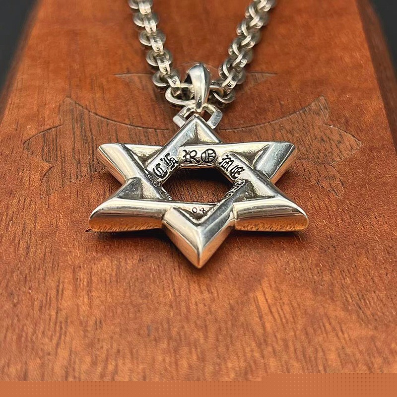 Ch**me He**ts necklaces